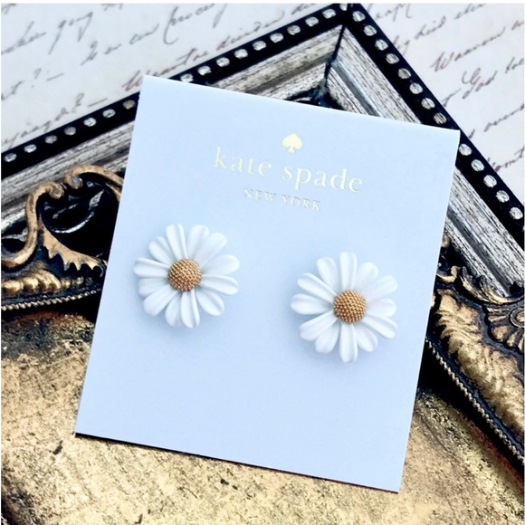KATE SPADE • Into The Bloom White Daisy Flower Stud Earrings - Picture 6 of 6